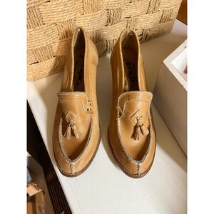 Intaglio Womens Tan Leather Tassel Heeled Loafers Made in Brazil Size6.5